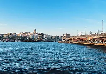 رحلة البوسفور في اسطنبول 2026 أجمل الرحلات البحرية من قلب المضيق الذي يفصل بين قارتين