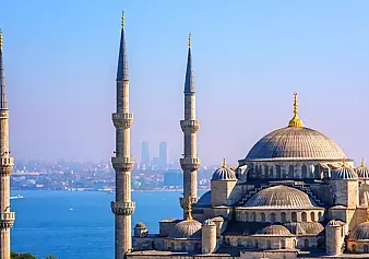 رحلة السلطان أحمد السياحية في اسطنبول دليلك الشامل لاستكشاف قلب التاريخ الإسلامي والبيزنطي في اسطنبول