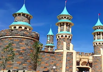 رحلة السلطان أيوب وتليفريك اسطنبول رحلة سياحية شاملة عبر التاريخ والطبيعة في اسطنبول